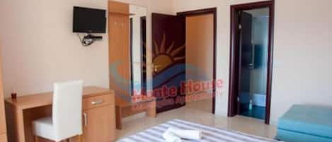 Triple Room (Triple Room)