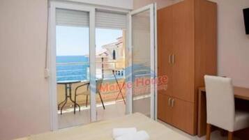 9 bedrooms, soundproofing, cots/infant beds