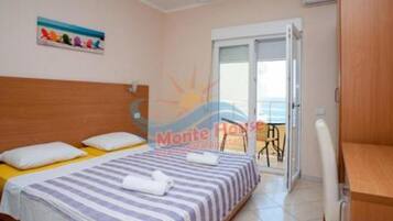 9 bedrooms, soundproofing, cribs/infant beds