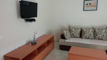 Apartment (One bedroom apartment) | Living room | 32-inch flat-screen TV with satellite channels
