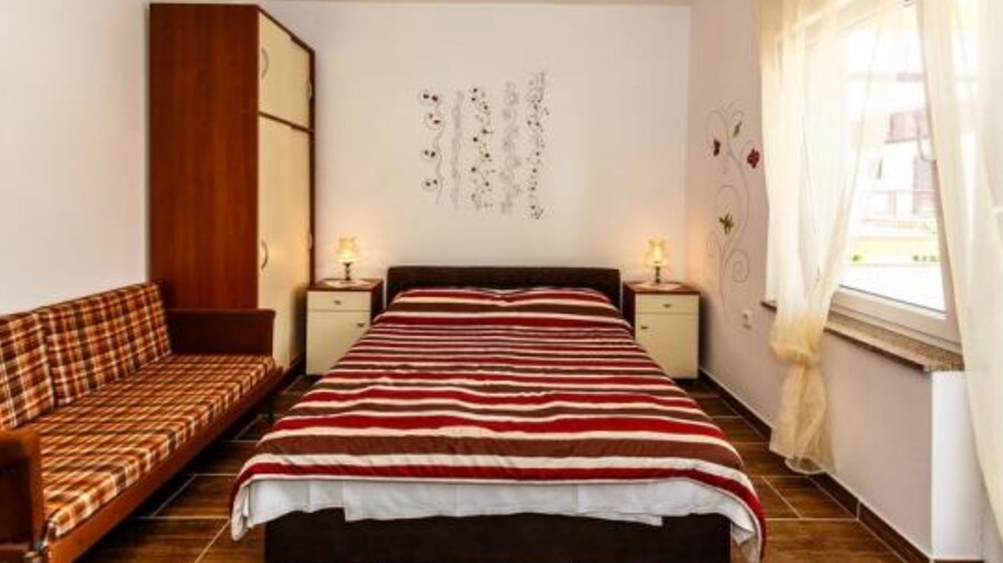 Family Apartmani Sara Malinska