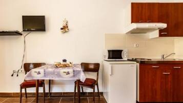 Apartamento (Studio Apartment AS6 53047) | Cozinha privada | Geladeira