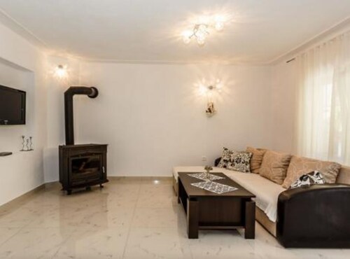 Family Apartmani Sara Malinska