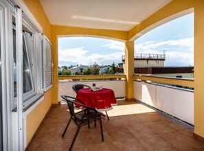 Apartment (Studio Apartment AS6 53047) | Balcony - Family Apartmani Sara Malinska (Malinska-Dubasnica)