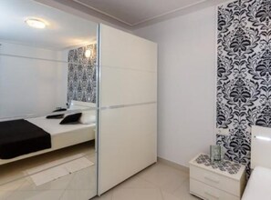 Apartment (Two bedroom apartment (Intimo) 53050) | 10 bedrooms - Family Apartmani Sara Malinska (Malinska-Dubasnica)