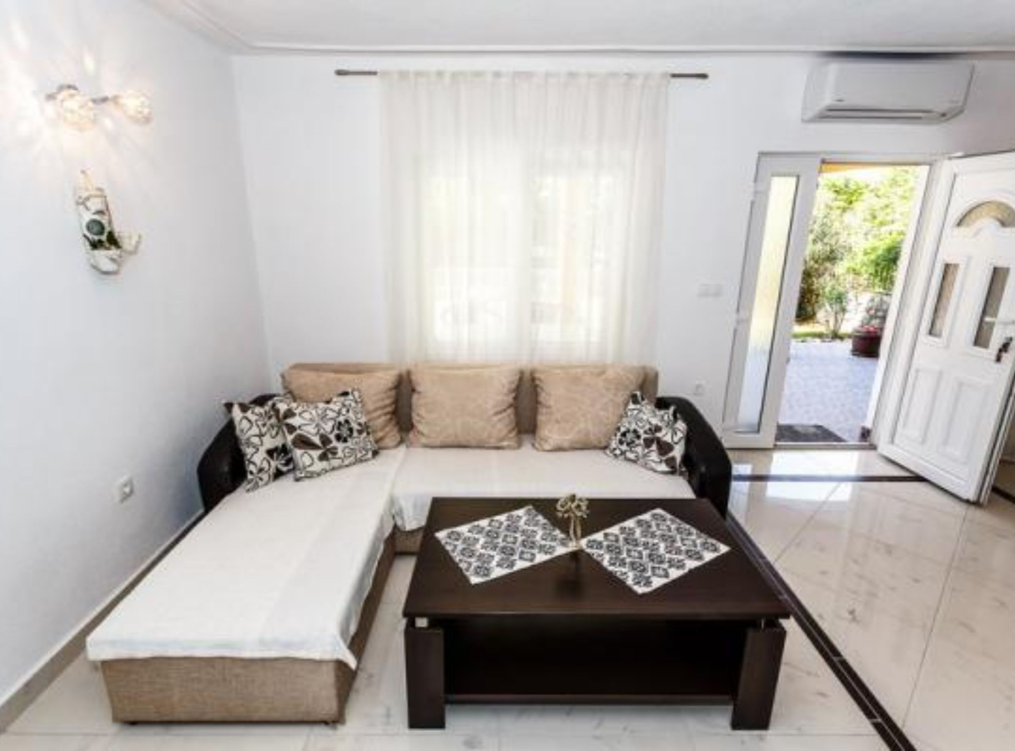 Leilighet (Two bedroom apartment (Intimo) 53050) | Oppholdsrom | En 32-tommers Flatskjerm-TV med Parabol-TV