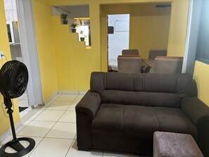 TV - Apartment near Shopping Mall/Airport: 2 bedrooms with air conditioning and cable TV. (Várzea Grande)