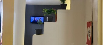 Apartment near Shopping Mall/Airport: 2 bedrooms with air conditioning and cable TV.