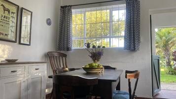 Appartement, terras, uitzicht op tuin | Dineren