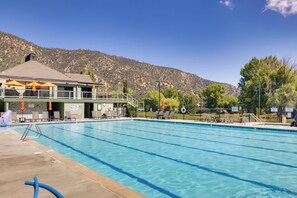 Pool - Outdoor Oasis in Pine Mountain Club! Cabin Getaway (Pine Mountain Club)