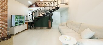 加平森林色调膳宿公寓