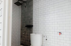 Bathroom - Linggayoni Cottage Dieng (Dieng Kulon)
