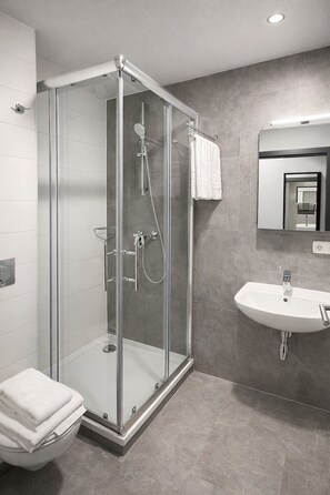 Towels, toilet paper - Vacation apartment 'An der Mozartstraße' between Burghausen-Altötting, up to 4 pers. (Burgkirchen an der Alz)