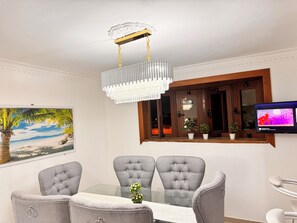 Appartement, 4 chambres, fumeurs, balcon | Salle de séjour