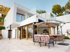 Outdoor dining - Beautiful house in Roses with pool near the beach AV 90 (Roses)
