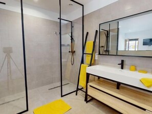 Shower, hair dryer - Beautiful house in Roses with pool near the beach AV 90 (Roses)