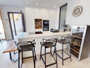 Kühlschrank, Mikrowelle, Ofen, Geschirrspüler