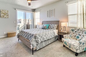 3 bedrooms, iron/ironing board, Internet, bed sheets - Convenient Albuquerque Escape w/ Yard: Off I-25! (Albuquerque)