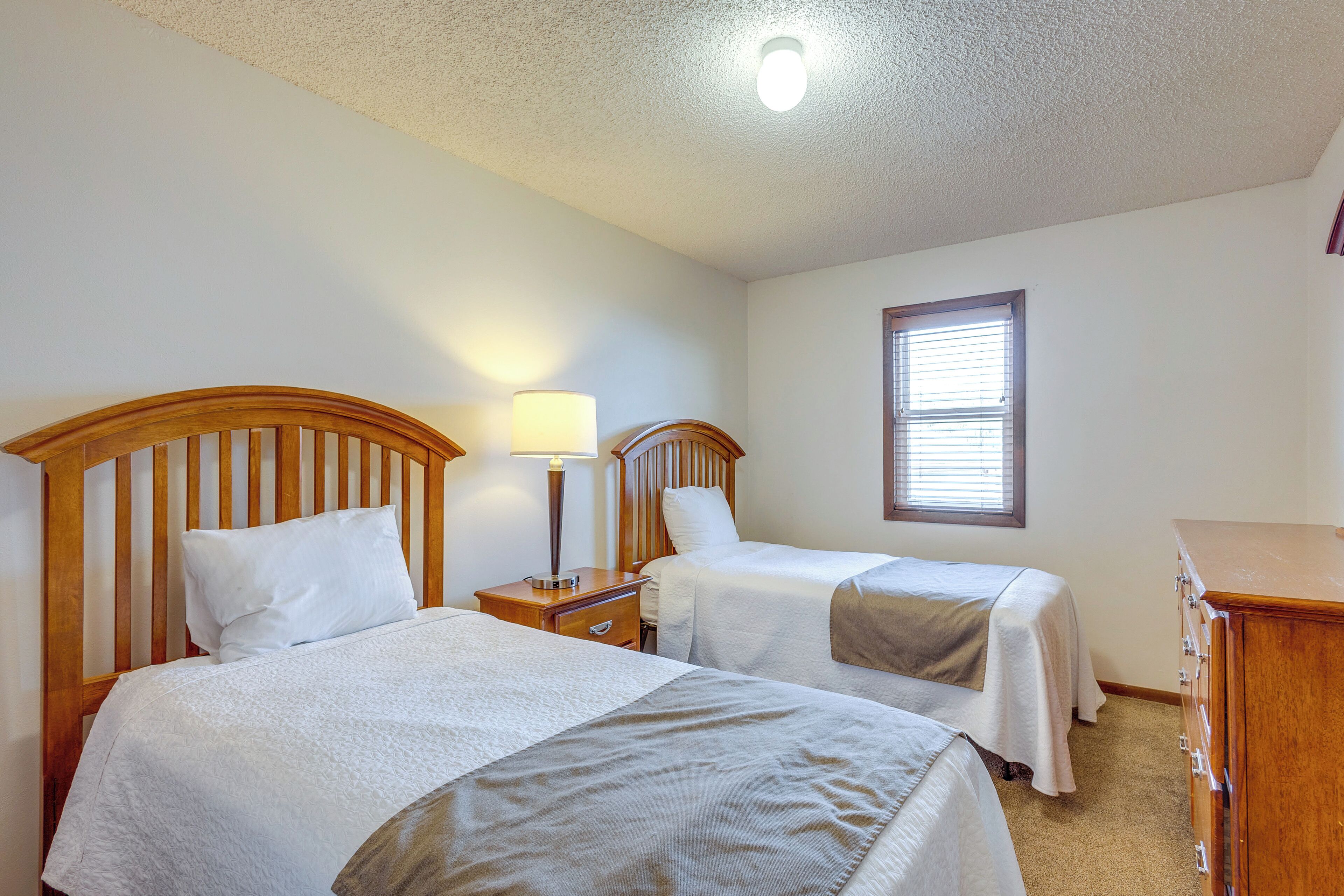 Strykejern/-brett, internettilgang og sengetøy