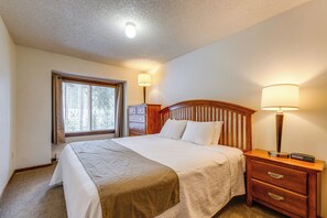 3 bedrooms, desk, iron/ironing board, Internet - Heated Pool & Hot Tubs at Dtwn Winter Park Condo! (Winter Park)