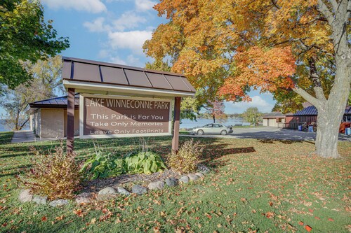 Angler's Retreat 1 Block to Lake Winneconne