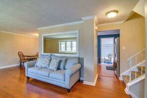 TV - 2 Mi to Olde Town! Pet-Friendly Haven w/ Sunroom (Arvada)