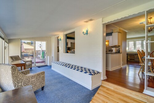2 Mi to Olde Town! Pet-Friendly Haven w/ Sunroom
