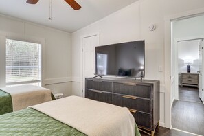 3 bedrooms, desk, iron/ironing board, Internet