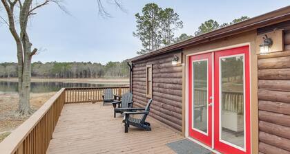 Lakeside Retreat w/ Yard: Quiet Mississippi Cabin