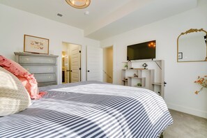 Bureau, fer et planche à repasser, accès Internet, draps fournis