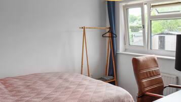 3 bedrooms, free WiFi, bed sheets