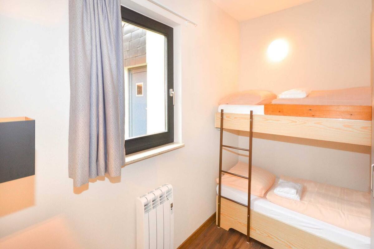 Nhà tiện nghi đơn giản, 2 phòng ngủ | 8 phòng ngủ, bộ trải giường