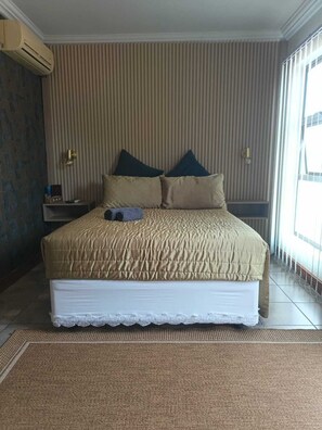 Luxury Double Room - Elspeth Guest House (Carletonville)