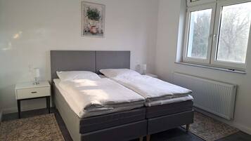 2 bedrooms, desk, iron/ironing board, WiFi