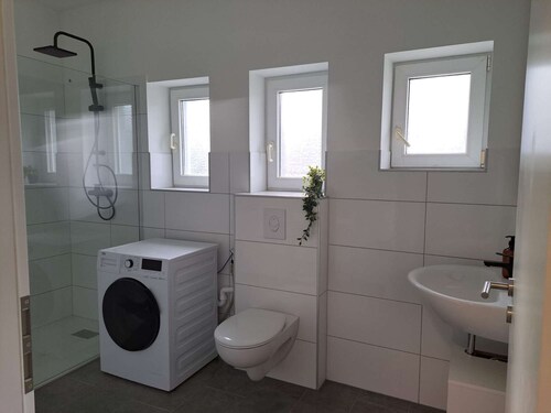 Moderne, großzügige 2-Zimmer-Wohnung -. 85 m²
