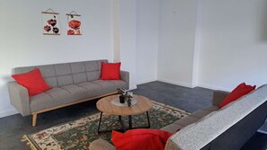 TV - Modern, spacious 3-room apartment - 85 m² (Solingen)