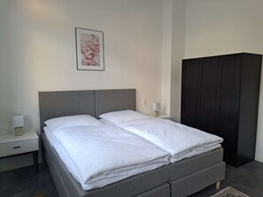 Schreibtisch, Bügeleisen/Bügelbrett, WLAN, Bettwäsche