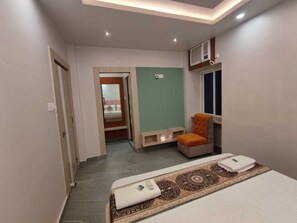 Deluxe Double Room, City View | Free WiFi - Hotel Radha Rani Palace (Puri)