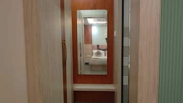 Dobbelt- eller tomannsrom – deluxe, byutsikt | Wi-fi (inkludert)