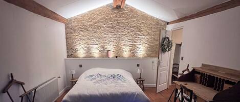 5 chambres, fer et planche à repasser, Wi-Fi, draps fournis