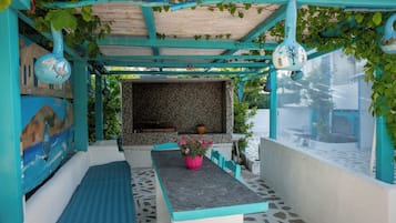 Apartamento superior, vista para o jardim, ao lado da praia | Opções para refeição ao ar livre