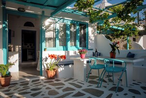 Standard Apartment, 2 Bedrooms, Garden View, Beachside | Outdoor dining