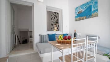 Standard Apartment, 2 Bedrooms, Garden View, Beachside | Interior
