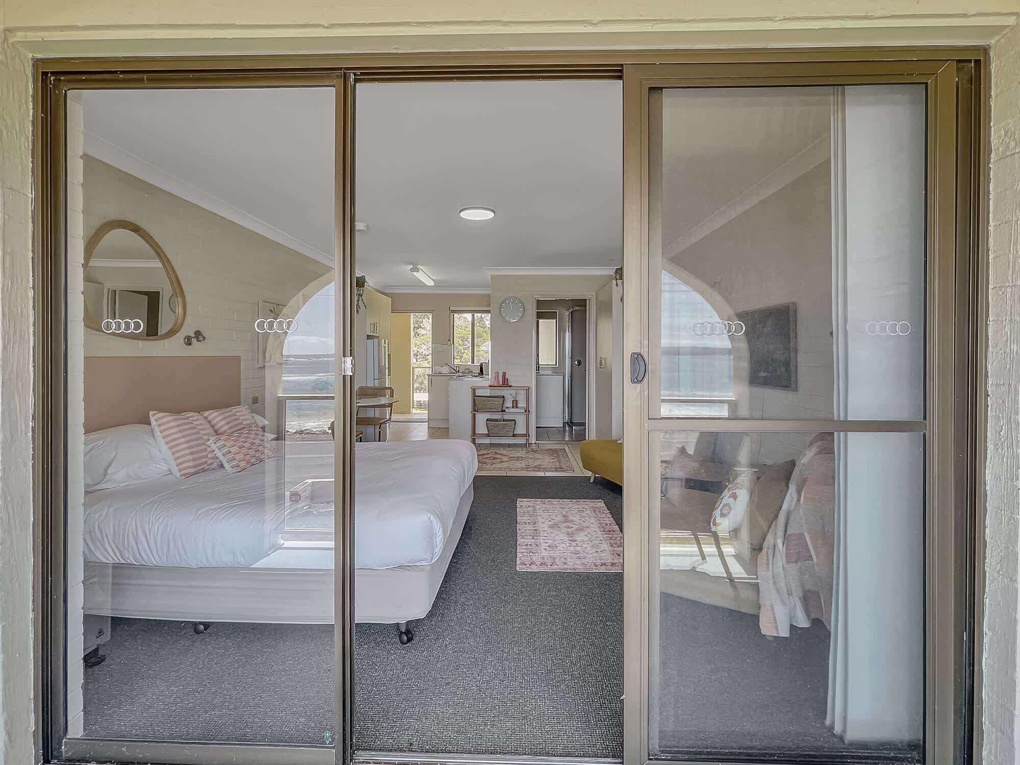Beachside Studio Steps From Caseys Beach - Batemans Bay