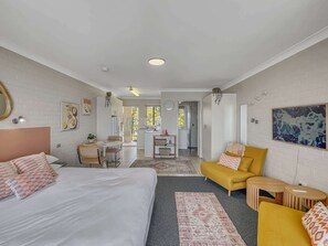 Iron/ironing board, WiFi, bed sheets - Beachside Studio Steps from Casey’s Beach (Batehaven)
