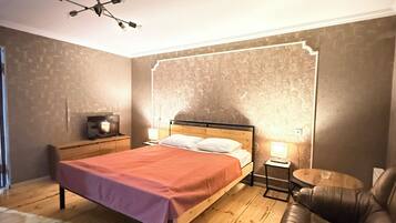 Strygejern/strygebræt, internetforbindelse, sengetøj