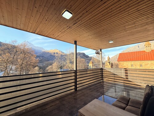 Central delightful Apartment with Stunning City & Mountain Views