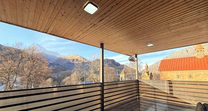 Central delightful Apartment with Stunning City & Mountain Views