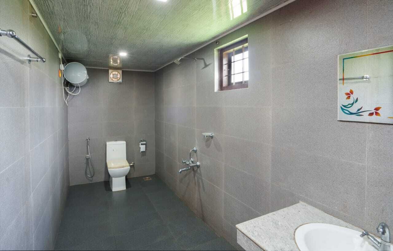 Shower, towels, soap, toilet paper