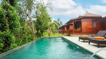 حمّام سباحة خارجي